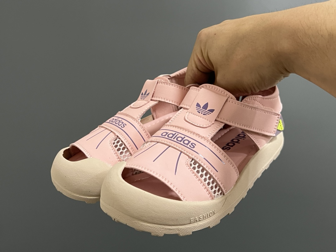 图片[2]-价格下调⬇️ 代理价 （‼️‼️‼️） A家新款包头镂空魔术贴婴童凉鞋 尺码：23-32码 精致的包头镂空皮面🆕 魔术贴设计、穿脱超方便✌🏻 耐磨防滑大底，脚感超赞👍🏻-选品中心