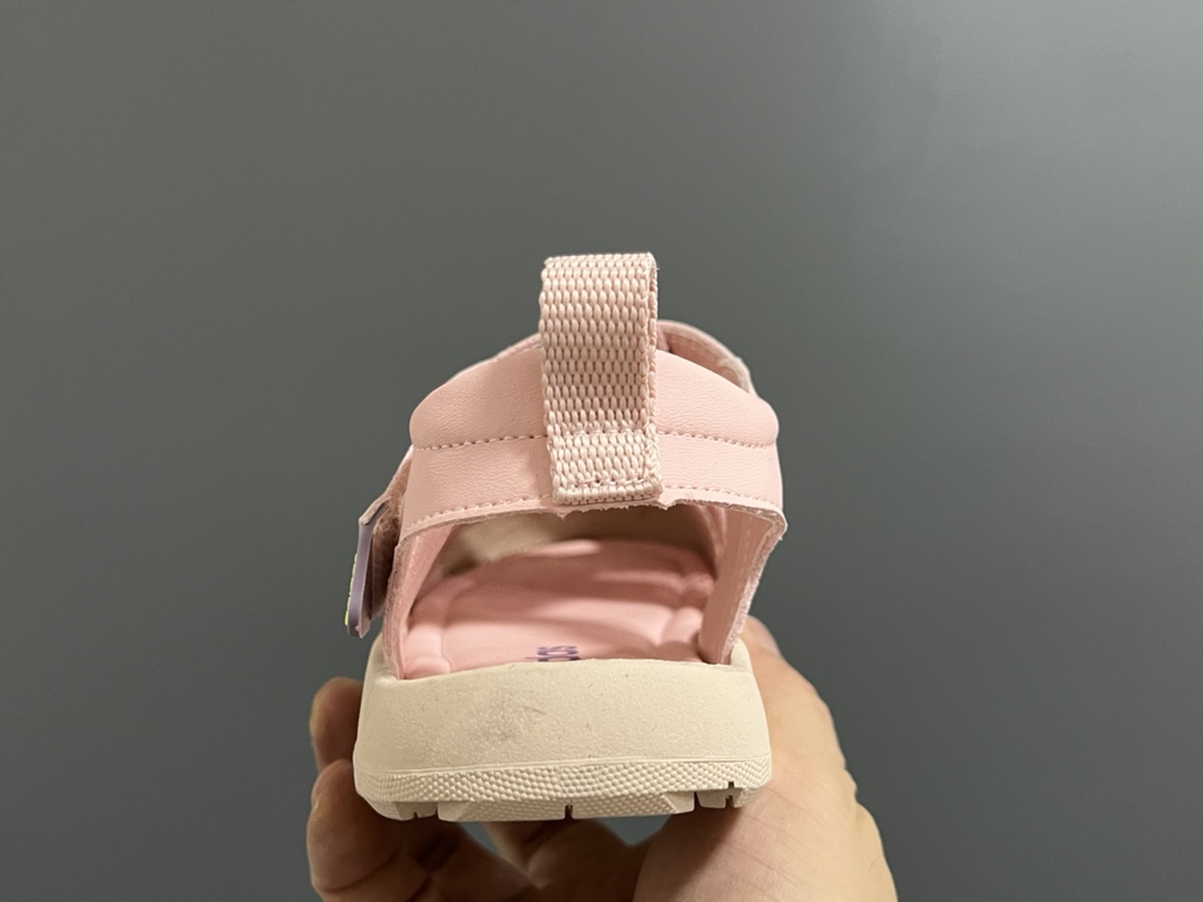 图片[7]-价格下调⬇️ 代理价 （‼️‼️‼️） A家新款包头镂空魔术贴婴童凉鞋 尺码：23-32码 精致的包头镂空皮面🆕 魔术贴设计、穿脱超方便✌🏻 耐磨防滑大底，脚感超赞👍🏻-选品中心