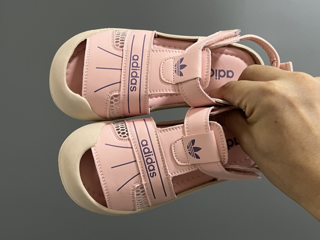 价格下调⬇️ 代理价 （‼️‼️‼️） A家新款包头镂空魔术贴婴童凉鞋 尺码：23-32码 精致的包头镂空皮面🆕 魔术贴设计、穿脱超方便✌🏻 耐磨防滑大底，脚感超赞👍🏻-选品中心