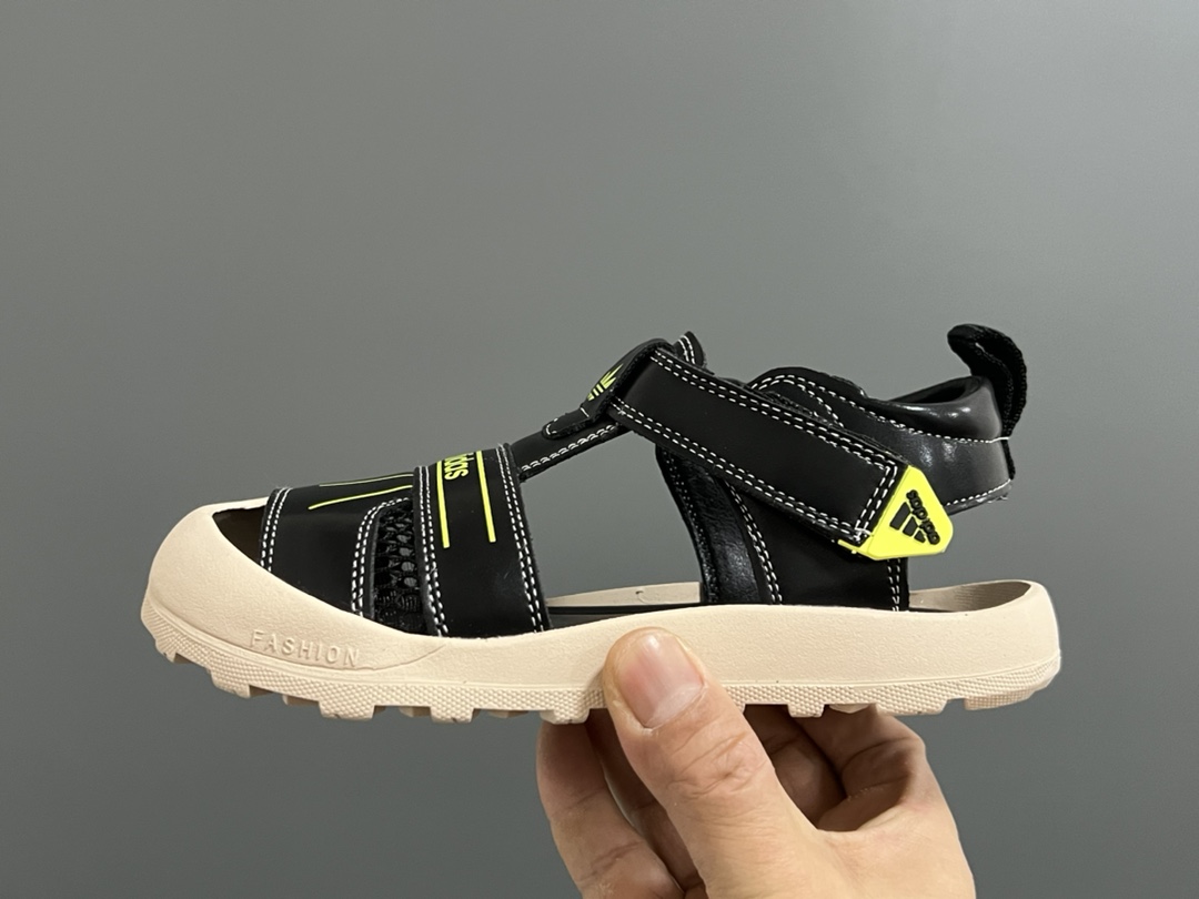 图片[4]-价格下调⬇️ 代理价 （‼️‼️‼️） A家新款包头镂空魔术贴婴童凉鞋 尺码：23-32码 精致的包头镂空皮面🆕 魔术贴设计、穿脱超方便✌🏻 耐磨防滑大底，脚感超赞👍🏻-选品中心