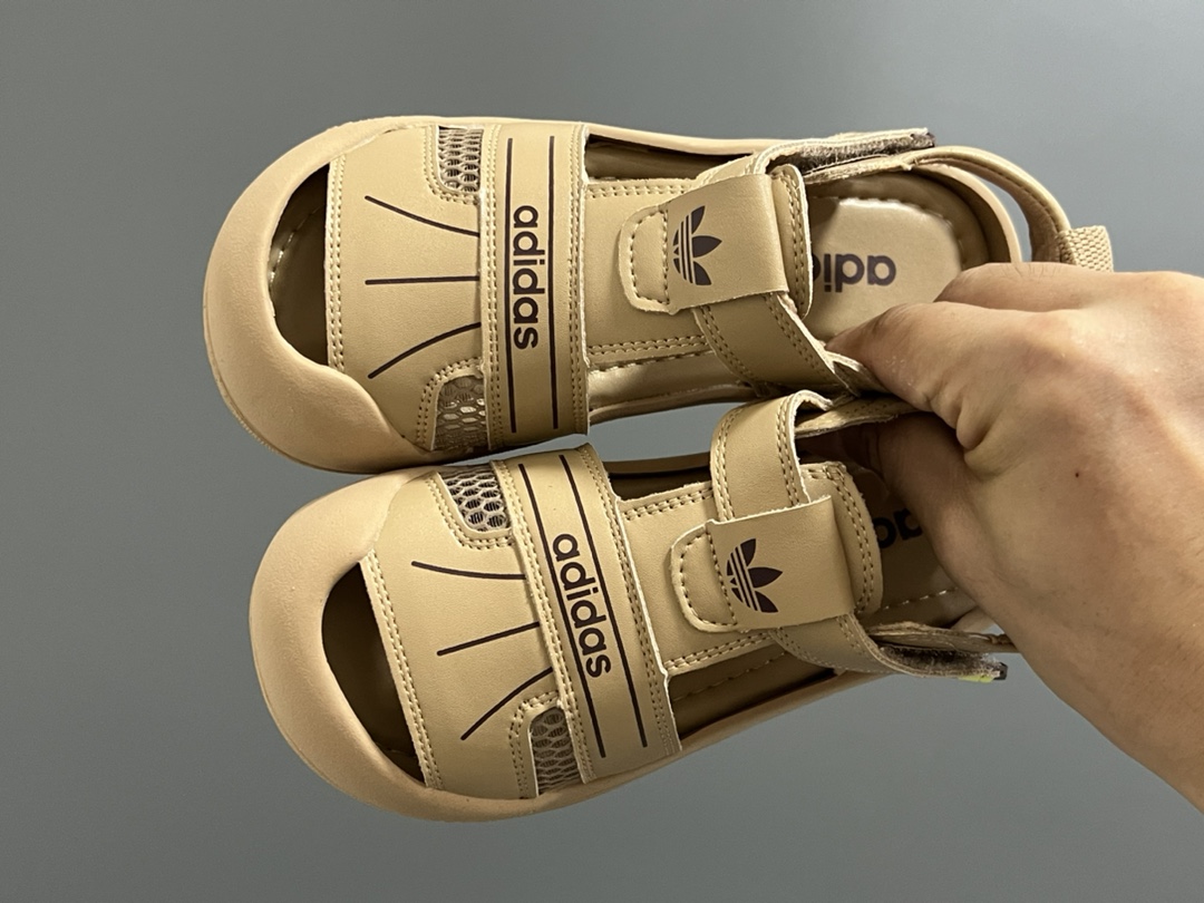 图片[2]-价格下调⬇️ 代理价 ‼️‼️‼️） A家新款包头镂空魔术贴婴童凉鞋 尺码：23-32码 精致的包头镂空皮面🆕 魔术贴设计、穿脱超方便✌🏻 耐磨防滑大底，脚感超赞👍🏻-选品中心