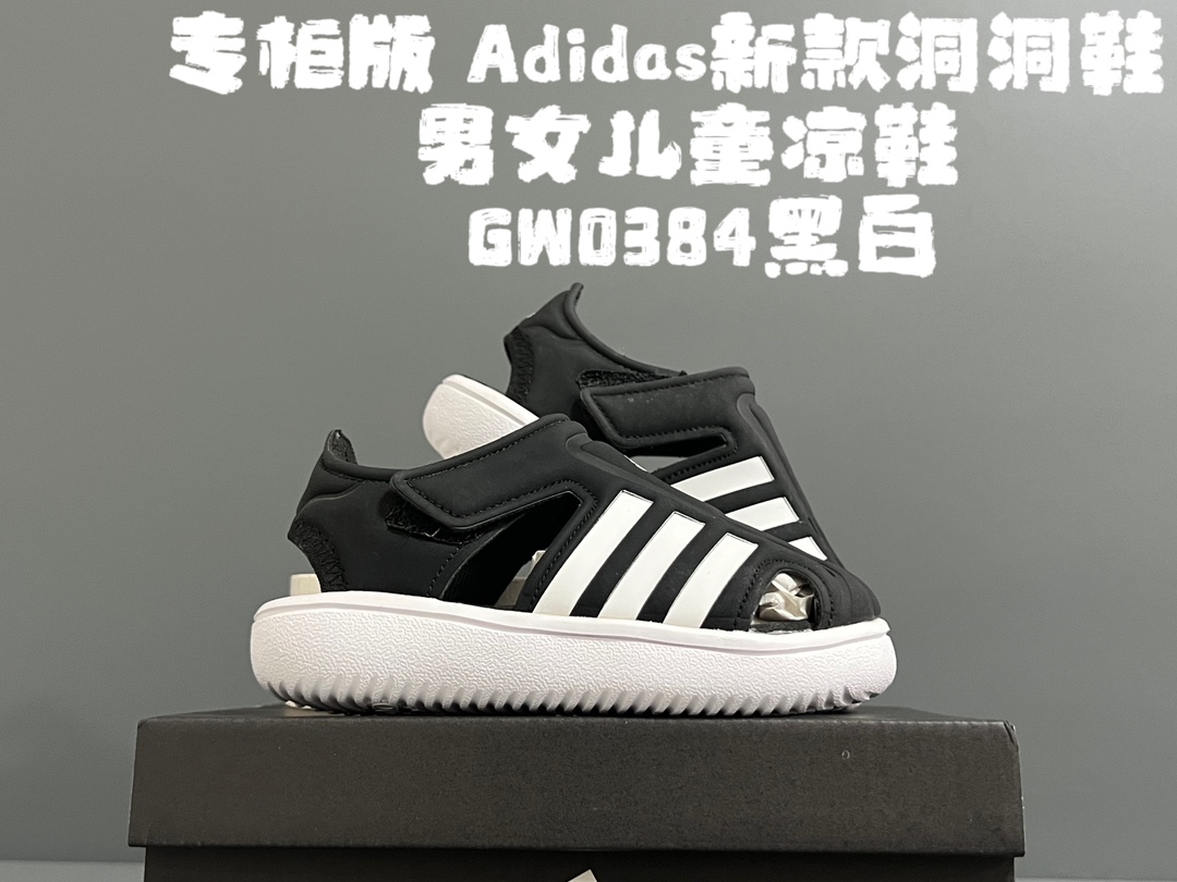 图片[2]-专g版A家新款洞洞鞋男女儿童凉鞋 尺码：22-35码 专G版来咯👏🏻官方同步新品🆕 优质超软的EVA鞋面，舒适透气性极佳👍🏻 两侧可调节魔术贴粘扣，方便调节✔️ 闭合式鞋头搭配镂空设计，脚感舒适☁️ 可爱的限量联名系列，送人自留两相宜❤️-选品中心