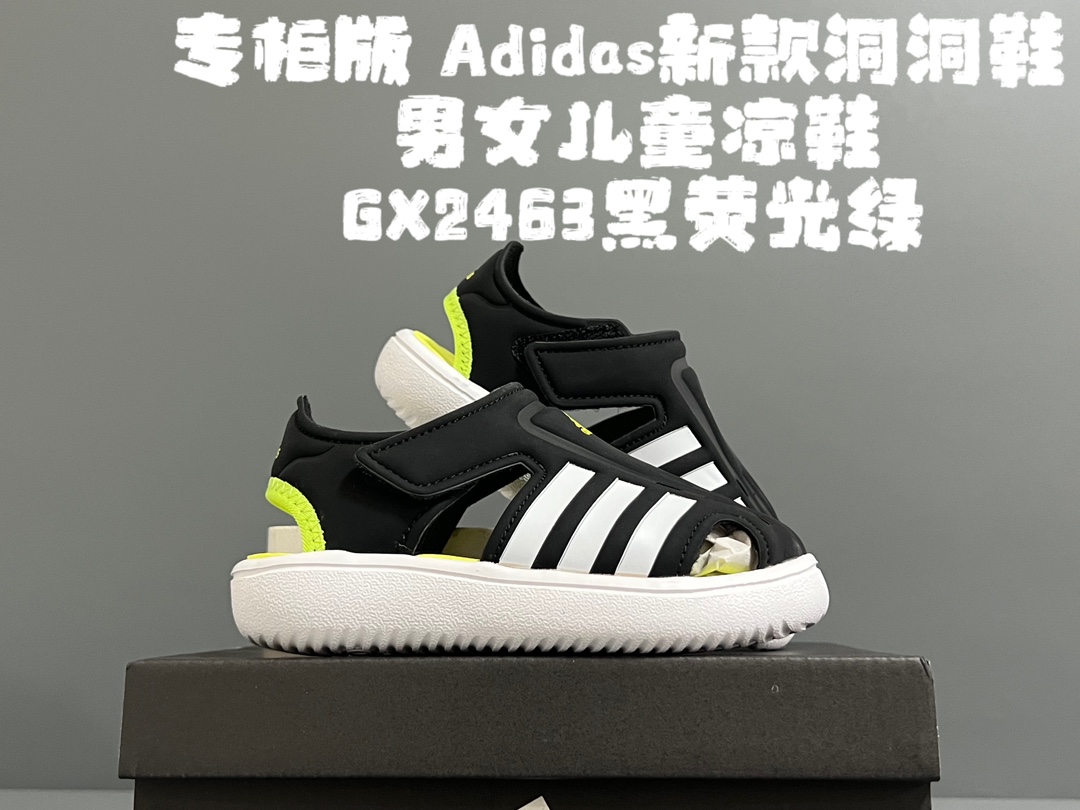 图片[3]-专g版A家新款洞洞鞋男女儿童凉鞋 尺码：22-35码 专G版来咯👏🏻官方同步新品🆕 优质超软的EVA鞋面，舒适透气性极佳👍🏻 两侧可调节魔术贴粘扣，方便调节✔️ 闭合式鞋头搭配镂空设计，脚感舒适☁️ 可爱的限量联名系列，送人自留两相宜❤️-选品中心