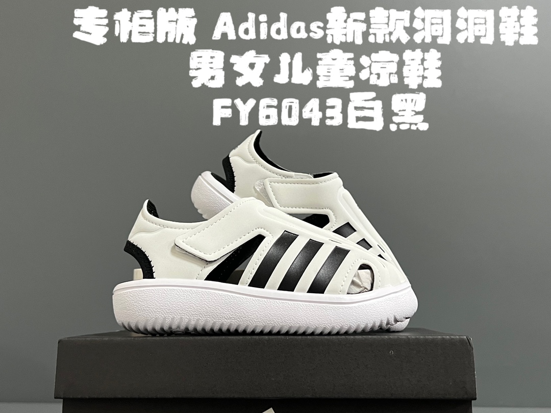 图片[4]-专g版A家新款洞洞鞋男女儿童凉鞋 尺码：22-35码 专G版来咯👏🏻官方同步新品🆕 优质超软的EVA鞋面，舒适透气性极佳👍🏻 两侧可调节魔术贴粘扣，方便调节✔️ 闭合式鞋头搭配镂空设计，脚感舒适☁️ 可爱的限量联名系列，送人自留两相宜❤️-选品中心