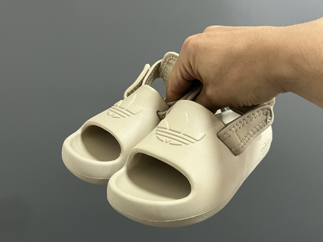 图片[2]-活动A家新款两穿魔术贴儿童凉鞋 尺码：22-35码 还没上就爆单啦💥 三葉草愛迪達新款🆕 国内买不到哦✌🏻 可拆卸后跟的款式，两穿真的超实用❤️ 一体成型EVA工艺，清洗超级方便✔️-选品中心