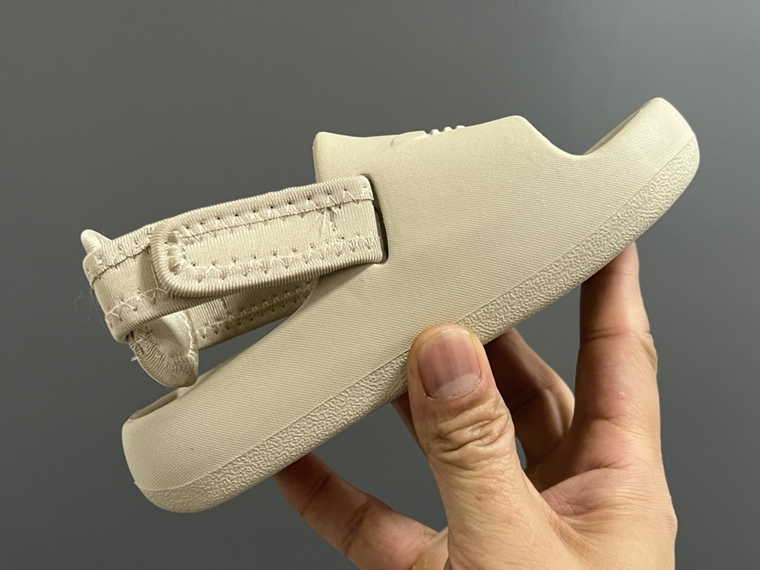 图片[6]-活动A家新款两穿魔术贴儿童凉鞋 尺码：22-35码 还没上就爆单啦💥 三葉草愛迪達新款🆕 国内买不到哦✌🏻 可拆卸后跟的款式，两穿真的超实用❤️ 一体成型EVA工艺，清洗超级方便✔️-选品中心