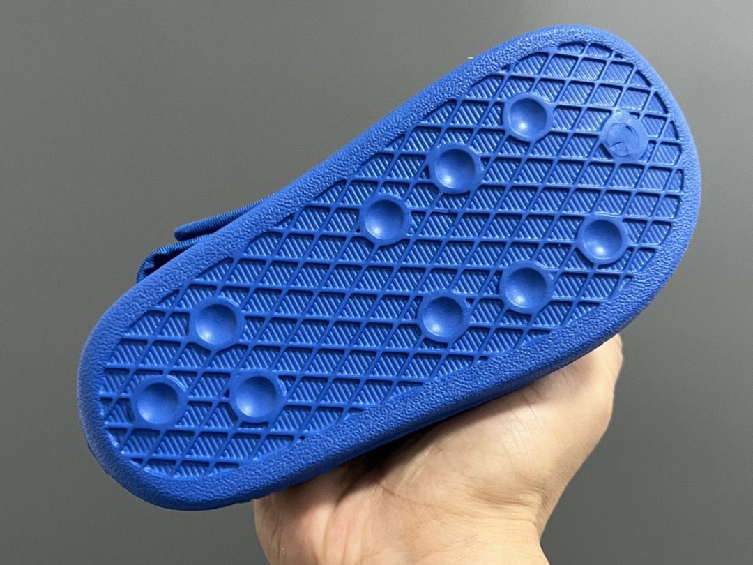 图片[5]-活动A家新款两穿魔术贴儿童凉鞋 尺码：22-35码 还没上就爆单啦💥 三葉草愛迪達新款🆕 国内买不到哦✌🏻 可拆卸后跟的款式，两穿真的超实用❤️ 一体成型EVA工艺，清洗超级方便✔️-选品中心