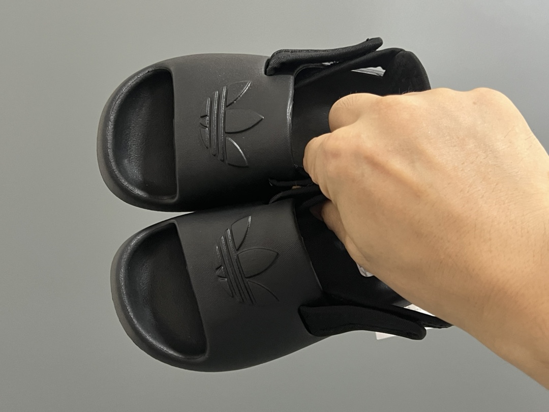 活动A家新款两穿魔术贴儿童凉鞋 尺码：22-35码 还没上就爆单啦💥 三葉草愛迪達新款🆕 国内买不到哦✌🏻 可拆卸后跟的款式，两穿真的超实用❤️ 一体成型EVA工艺，清洗超级方便✔️-选品中心