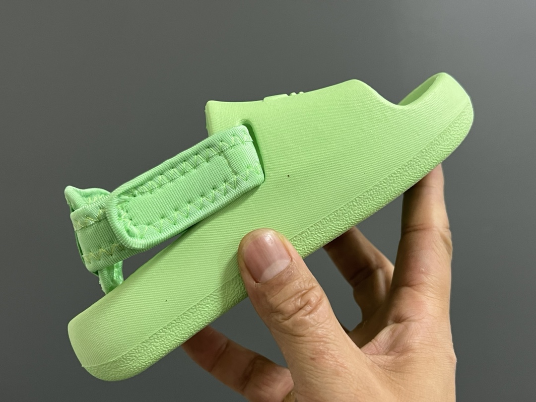 图片[6]-活动A家新款两穿魔术贴儿童凉鞋 尺码：22-35码 还没上就爆单啦💥 三葉草愛迪達新款🆕 国内买不到哦✌🏻 可拆卸后跟的款式，两穿真的超实用❤️ 一体成型EVA工艺，清洗超级方便✔️-选品中心