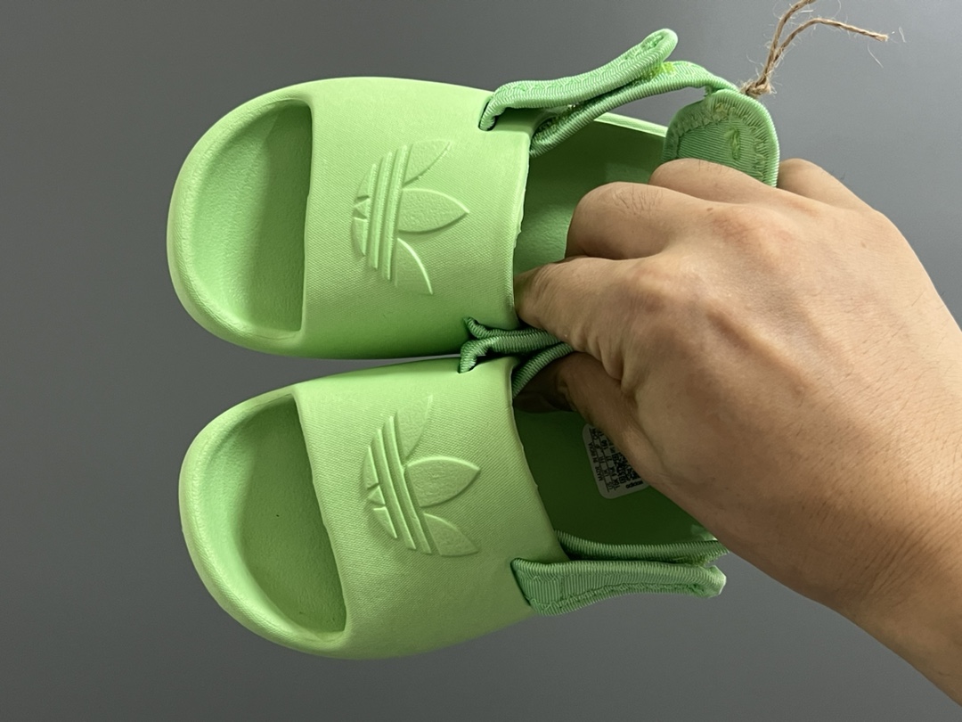 活动A家新款两穿魔术贴儿童凉鞋 尺码：22-35码 还没上就爆单啦💥 三葉草愛迪達新款🆕 国内买不到哦✌🏻 可拆卸后跟的款式，两穿真的超实用❤️ 一体成型EVA工艺，清洗超级方便✔️-选品中心