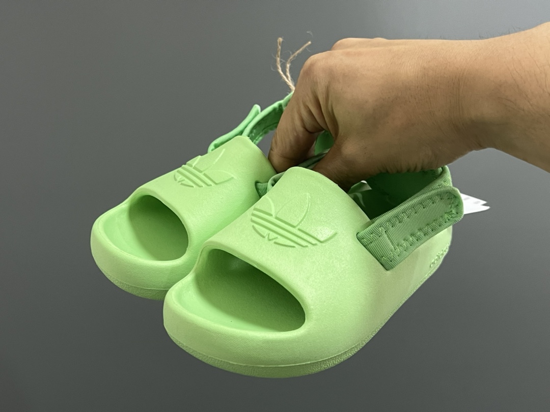 图片[2]-活动A家新款两穿魔术贴儿童凉鞋 尺码：22-35码 还没上就爆单啦💥 三葉草愛迪達新款🆕 国内买不到哦✌🏻 可拆卸后跟的款式，两穿真的超实用❤️ 一体成型EVA工艺，清洗超级方便✔️-选品中心