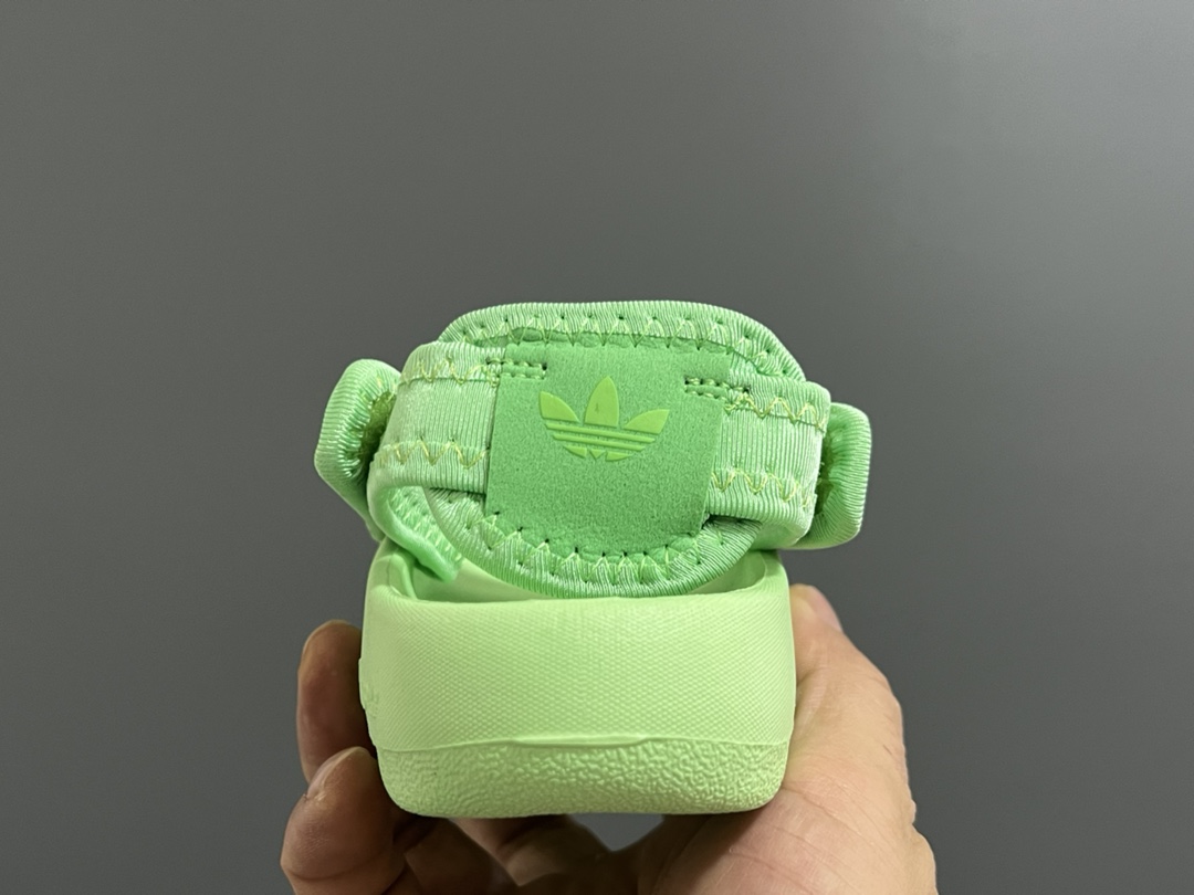 图片[7]-活动A家新款两穿魔术贴儿童凉鞋 尺码：22-35码 还没上就爆单啦💥 三葉草愛迪達新款🆕 国内买不到哦✌🏻 可拆卸后跟的款式，两穿真的超实用❤️ 一体成型EVA工艺，清洗超级方便✔️-选品中心