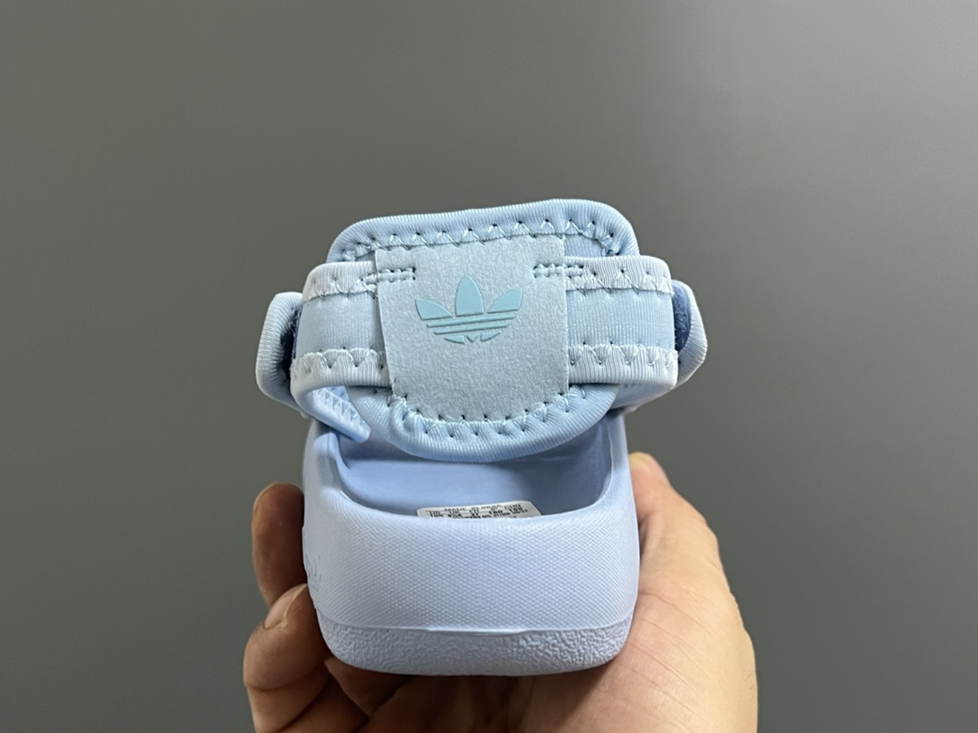 图片[7]-活动A家新款两穿魔术贴儿童凉鞋 尺码：22-35码 还没上就爆单啦💥 三葉草愛迪達新款🆕 国内买不到哦✌🏻 可拆卸后跟的款式，两穿真的超实用❤️ 一体成型EVA工艺，清洗超级方便✔️-选品中心