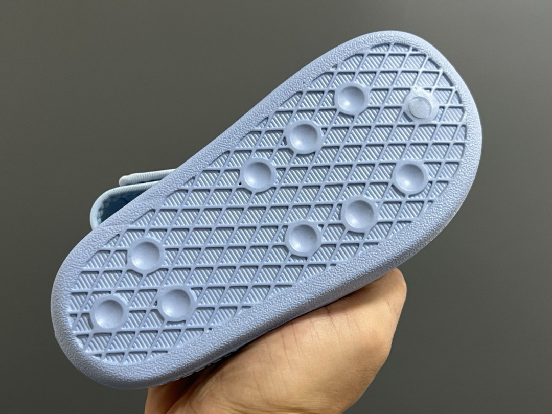 图片[5]-活动A家新款两穿魔术贴儿童凉鞋 尺码：22-35码 还没上就爆单啦💥 三葉草愛迪達新款🆕 国内买不到哦✌🏻 可拆卸后跟的款式，两穿真的超实用❤️ 一体成型EVA工艺，清洗超级方便✔️-选品中心