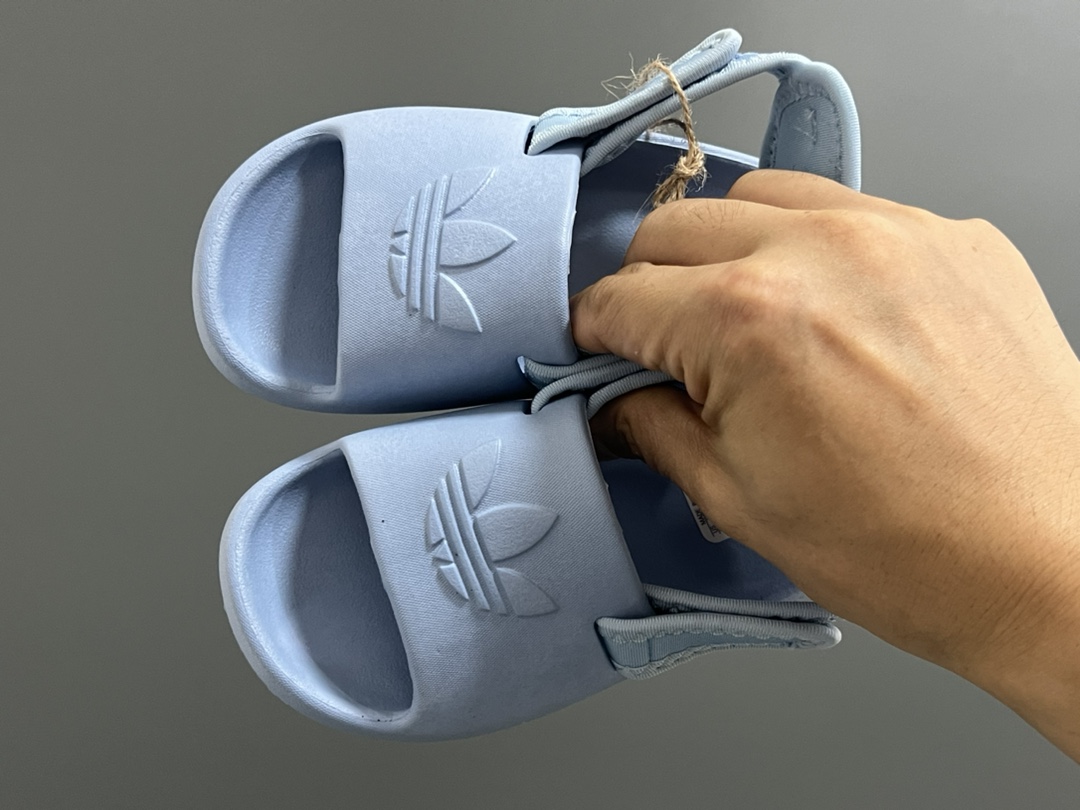 活动A家新款两穿魔术贴儿童凉鞋 尺码：22-35码 还没上就爆单啦💥 三葉草愛迪達新款🆕 国内买不到哦✌🏻 可拆卸后跟的款式，两穿真的超实用❤️ 一体成型EVA工艺，清洗超级方便✔️-选品中心