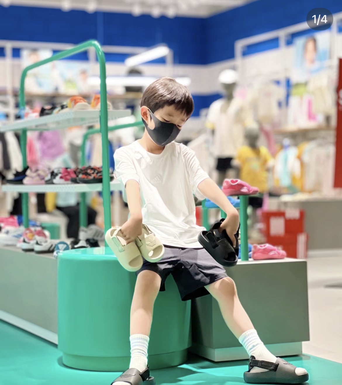 图片[9]-活动A家新款两穿魔术贴儿童凉鞋 尺码：22-35码 还没上就爆单啦💥 三葉草愛迪達新款🆕 国内买不到哦✌🏻 可拆卸后跟的款式，两穿真的超实用❤️ 一体成型EVA工艺，清洗超级方便✔️-选品中心