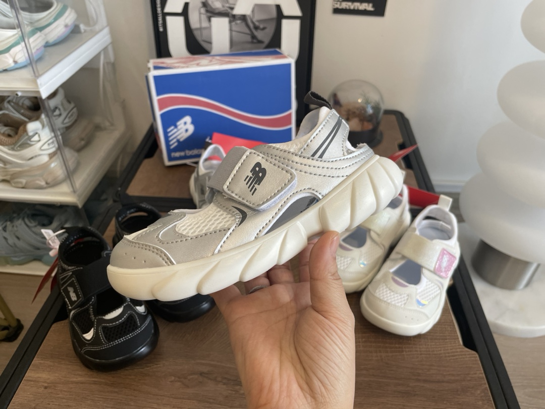 图片[6]-NB920网面拼接魔术贴儿童凉鞋24-37码 时髦又洋气的NB玛丽珍系列🔥网面➕优质皮料拼接，透气又舒适☁️1：1高端定制MD大底，脚感超舒服😌-选品中心