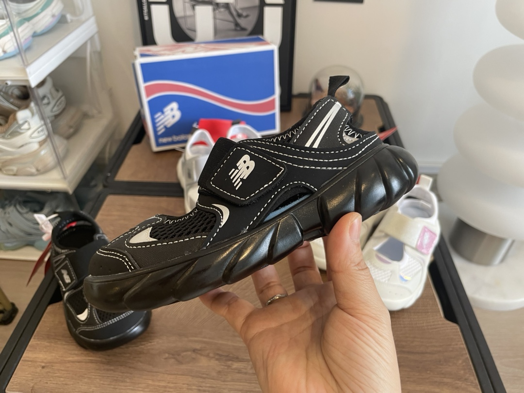 图片[8]-NB920网面拼接魔术贴儿童凉鞋24-37码 时髦又洋气的NB玛丽珍系列🔥网面➕优质皮料拼接，透气又舒适☁️1：1高端定制MD大底，脚感超舒服😌-选品中心