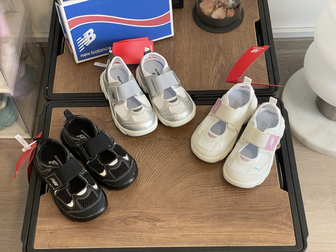NB920网面拼接魔术贴儿童凉鞋24-37码 时髦又洋气的NB玛丽珍系列🔥网面➕优质皮料拼接，透气又舒适☁️1：1高端定制MD大底，脚感超舒服😌-选品中心