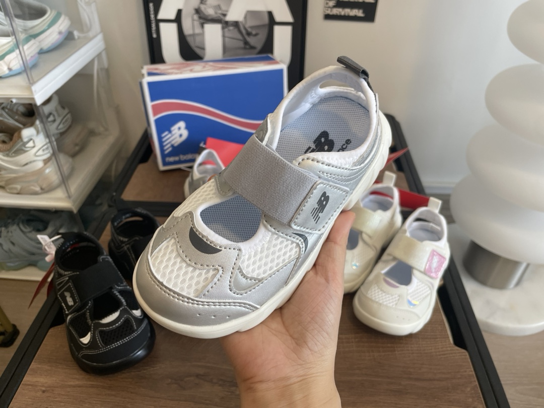 图片[5]-NB920网面拼接魔术贴儿童凉鞋24-37码 时髦又洋气的NB玛丽珍系列🔥网面➕优质皮料拼接，透气又舒适☁️1：1高端定制MD大底，脚感超舒服😌-选品中心