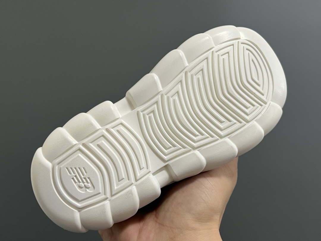 图片[5]-NB新款920玛丽珍网面拼接魔术贴儿童凉鞋 尺码：24-37码 时髦又洋气的NB玛丽珍系列🔥 网面➕优质皮料拼接，透气又舒适☁️ 1：1高端定制MD大底，脚感超舒服😌 魔术贴设计，穿脱超级方便✌🏻 闭眼入的八色，搭配袜子超洋气✨-选品中心