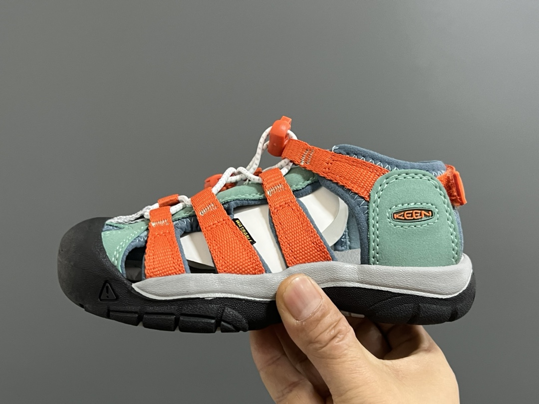 图片[4]-海外版 Keen 科恩溯溪后跟魔术贴儿童凉鞋 尺码：26-37码 海外代购版👍🏻 这鞋型太好看啦😍丑萌丑萌感✨ 松紧带设计，后跟魔术贴，方便调节✔️ 溯溪两穿橡胶耐磨大底，抓地力超强✌🏻 今年必备单品🛒-选品中心