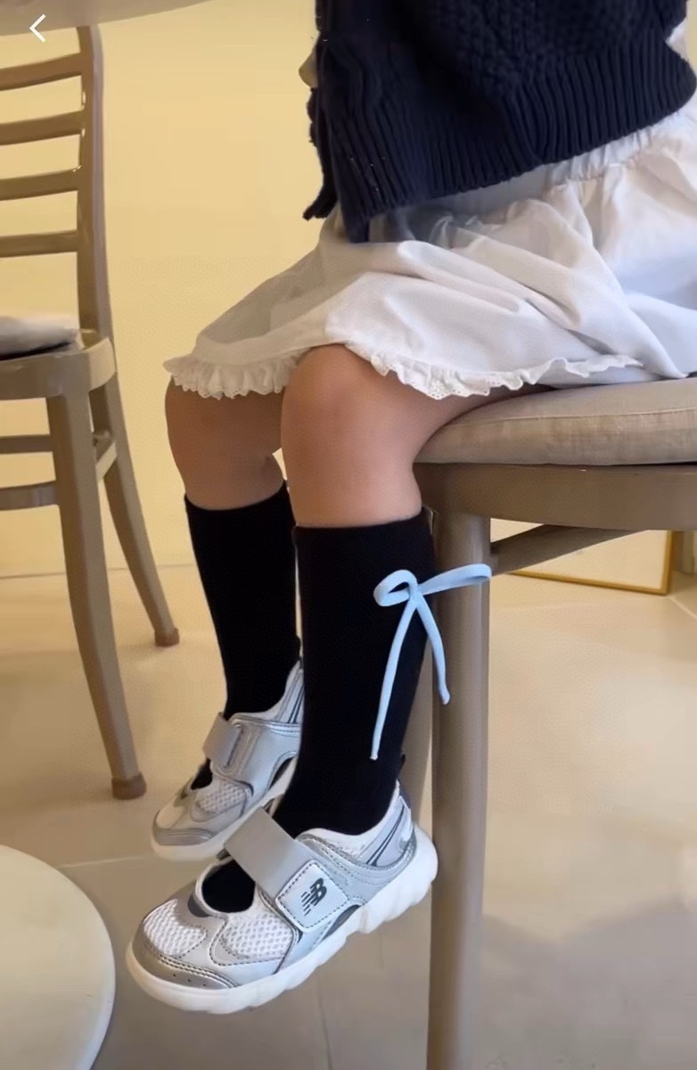 图片[8]-新色 牛B新款920玛丽珍网面拼接魔术贴儿童凉鞋 尺码：24-37码 时髦又洋气的NB玛丽珍系列🔥 网面➕优质皮料拼接，透气又舒适☁️ 1：1高端定制MD大底，脚感超舒服😌 魔术贴设计，穿脱超级方便✌🏻 闭眼入的五色，搭配袜子超洋气✨-选品中心