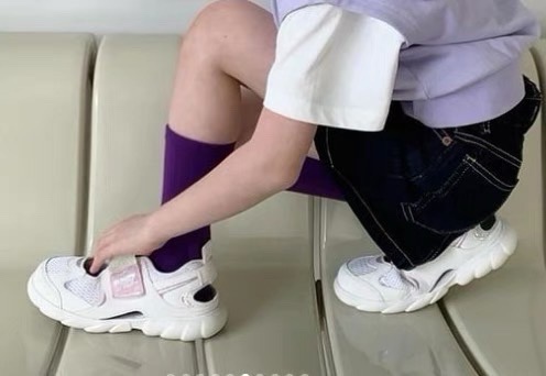 图片[7]-新色 牛B新款920玛丽珍网面拼接魔术贴儿童凉鞋 尺码：24-37码 时髦又洋气的NB玛丽珍系列🔥 网面➕优质皮料拼接，透气又舒适☁️ 1：1高端定制MD大底，脚感超舒服😌 魔术贴设计，穿脱超级方便✌🏻 闭眼入的五色，搭配袜子超洋气✨-选品中心