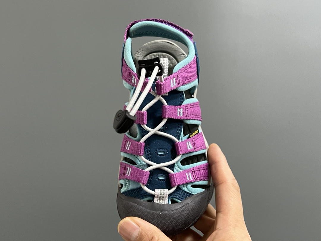 图片[8]-顶配版KEEN潮牌后跟魔术贴儿童涉水溯溪凉鞋 尺码：24-37码 超爱的户外潮牌—KEEN 后跟魔术贴设计，穿脱也超方便✌🏻 镂空设计，透气舒适☁️ 橡胶耐磨防滑大底，轻松应对各种地形环境[嘿哈]-选品中心