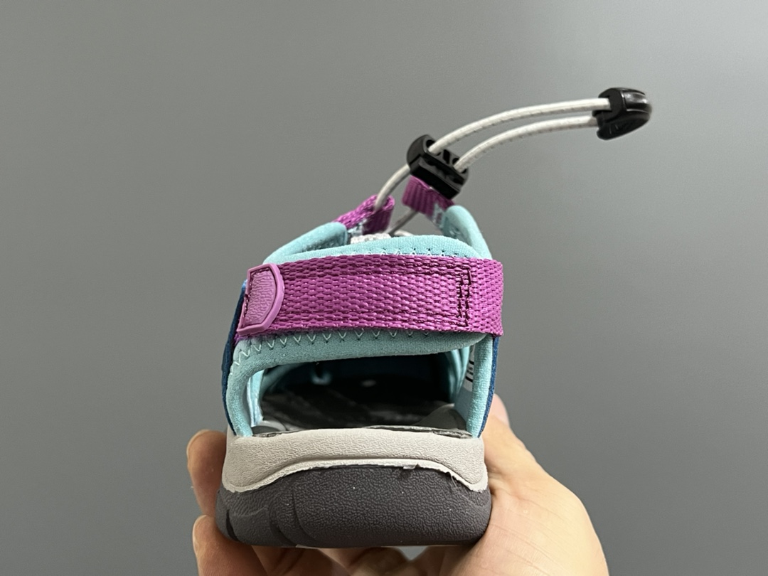 图片[7]-顶配版KEEN潮牌后跟魔术贴儿童涉水溯溪凉鞋 尺码：24-37码 超爱的户外潮牌—KEEN 后跟魔术贴设计，穿脱也超方便✌🏻 镂空设计，透气舒适☁️ 橡胶耐磨防滑大底，轻松应对各种地形环境[嘿哈]-选品中心