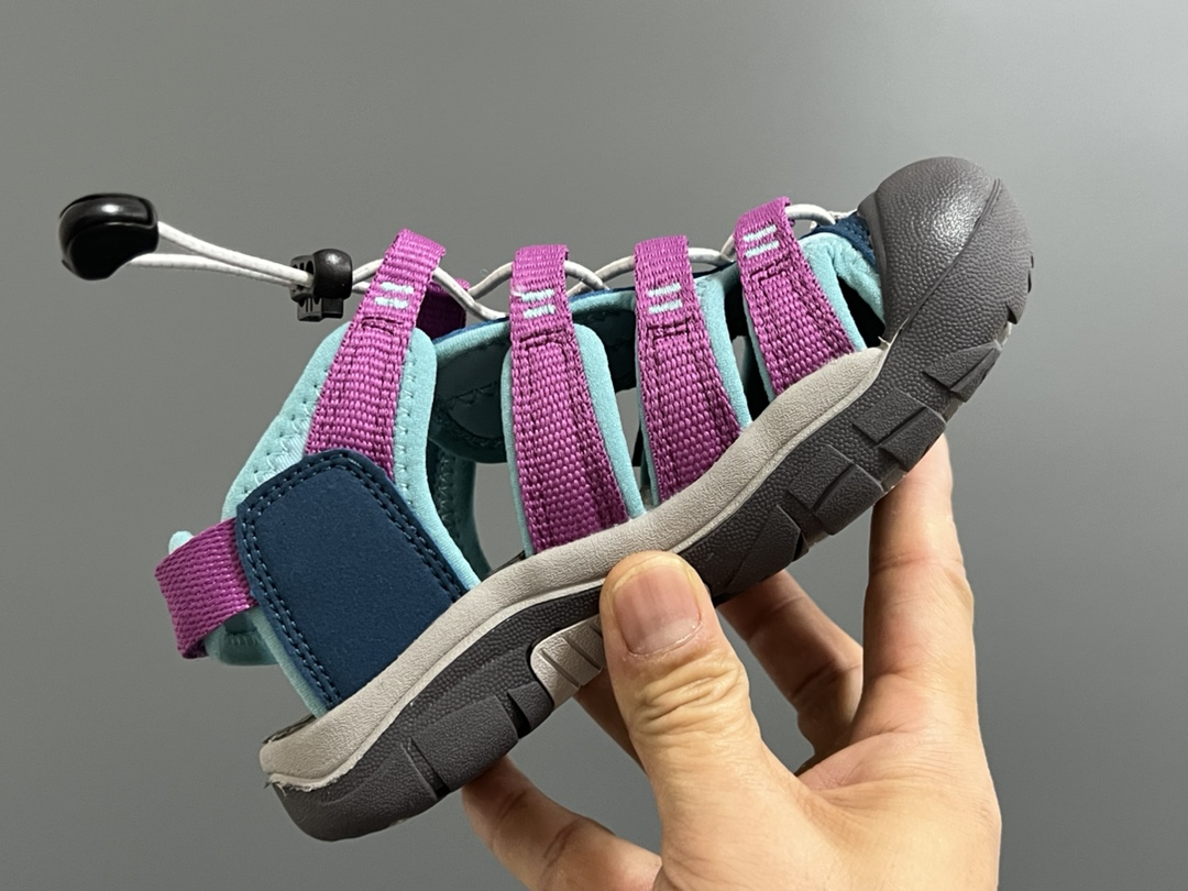 图片[6]-顶配版KEEN潮牌后跟魔术贴儿童涉水溯溪凉鞋 尺码：24-37码 超爱的户外潮牌—KEEN 后跟魔术贴设计，穿脱也超方便✌🏻 镂空设计，透气舒适☁️ 橡胶耐磨防滑大底，轻松应对各种地形环境[嘿哈]-选品中心