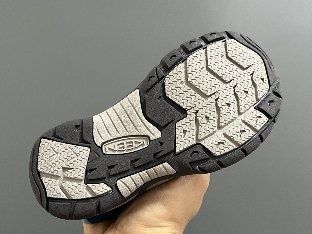 图片[5]-顶配版KEEN潮牌后跟魔术贴儿童涉水溯溪凉鞋 尺码：24-37码 超爱的户外潮牌—KEEN 后跟魔术贴设计，穿脱也超方便✌🏻 镂空设计，透气舒适☁️ 橡胶耐磨防滑大底，轻松应对各种地形环境[嘿哈]-选品中心