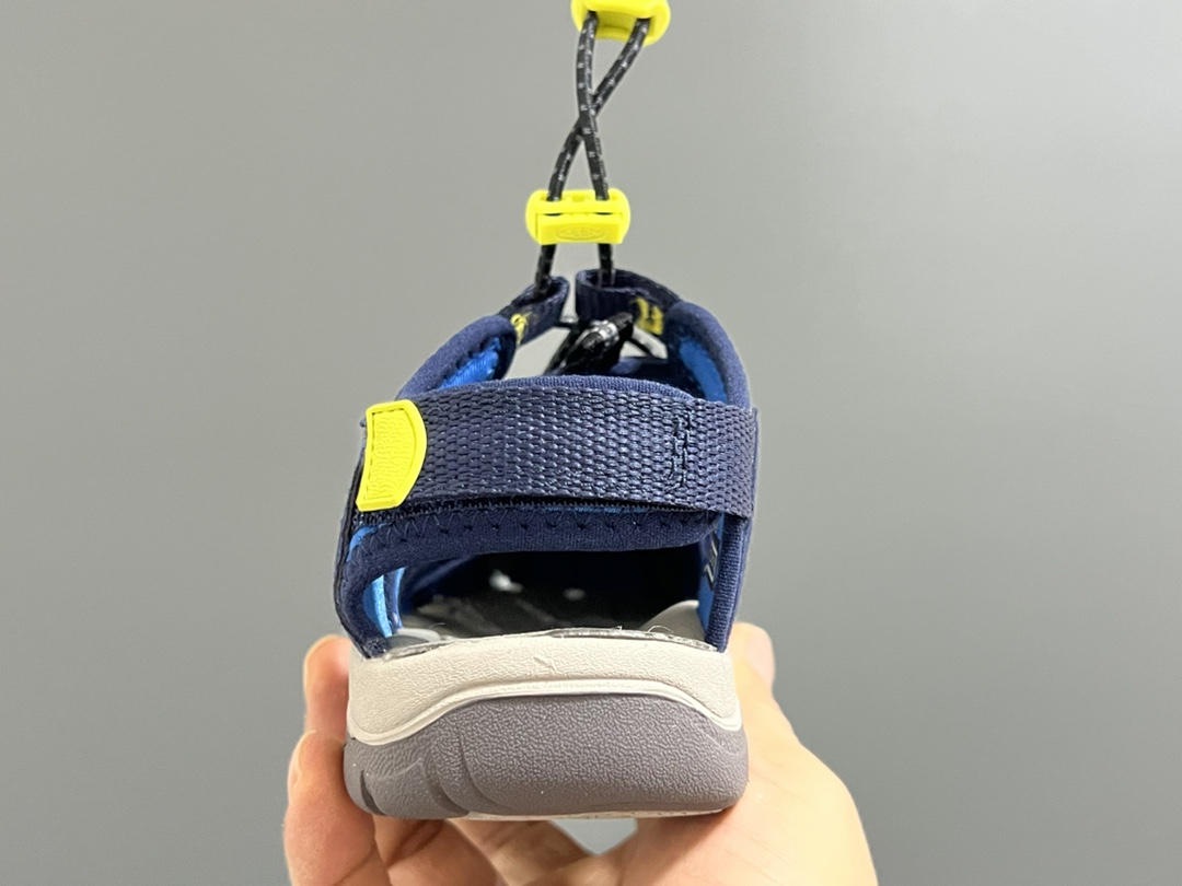 图片[7]-顶配版KEEN潮牌后跟魔术贴儿童涉水溯溪凉鞋 尺码：24-37码 超爱的户外潮牌—KEEN 后跟魔术贴设计，穿脱也超方便✌🏻 镂空设计，透气舒适☁️ 橡胶耐磨防滑大底，轻松应对各种地形环境[嘿哈]-选品中心