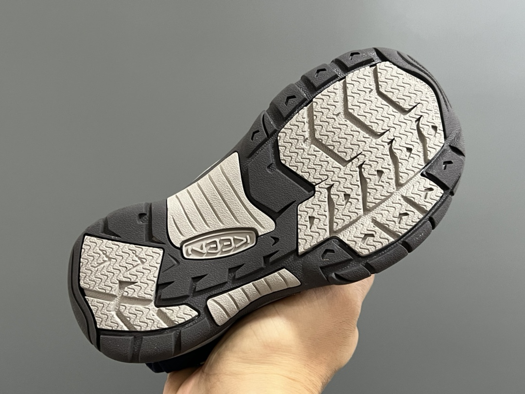 图片[5]-顶配版KEEN潮牌后跟魔术贴儿童涉水溯溪凉鞋 尺码：24-37码 超爱的户外潮牌—KEEN 后跟魔术贴设计，穿脱也超方便✌🏻 镂空设计，透气舒适☁️ 橡胶耐磨防滑大底，轻松应对各种地形环境[嘿哈]-选品中心