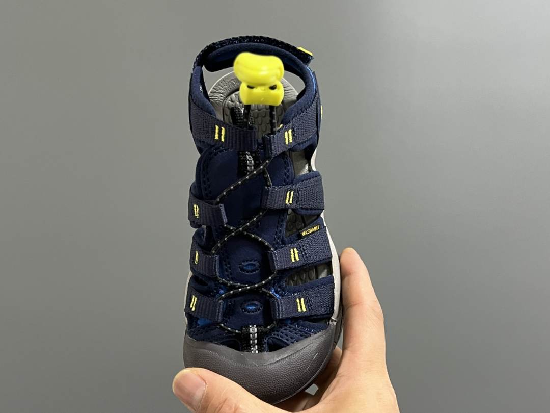 图片[8]-顶配版KEEN潮牌后跟魔术贴儿童涉水溯溪凉鞋 尺码：24-37码 超爱的户外潮牌—KEEN 后跟魔术贴设计，穿脱也超方便✌🏻 镂空设计，透气舒适☁️ 橡胶耐磨防滑大底，轻松应对各种地形环境[嘿哈]-选品中心