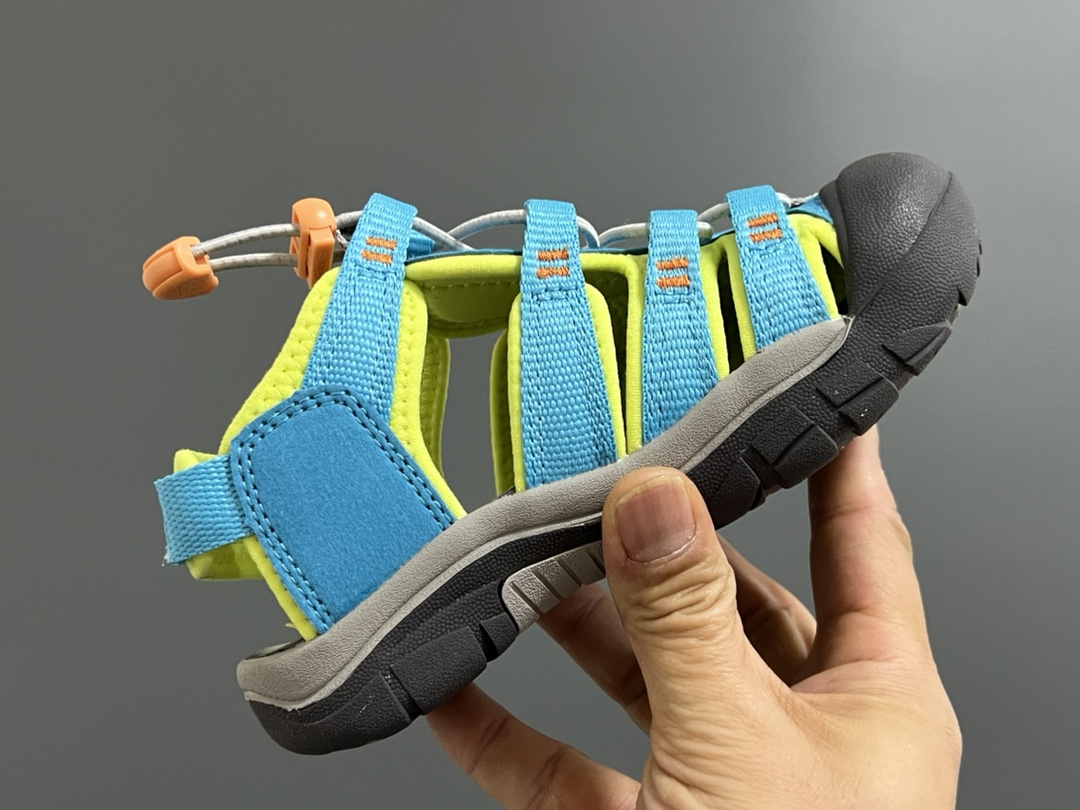 图片[6]-顶配版KEEN潮牌后跟魔术贴儿童涉水溯溪凉鞋 尺码：24-37码 超爱的户外潮牌—KEEN 后跟魔术贴设计，穿脱也超方便✌🏻 镂空设计，透气舒适☁️ 橡胶耐磨防滑大底，轻松应对各种地形环境[嘿哈]-选品中心