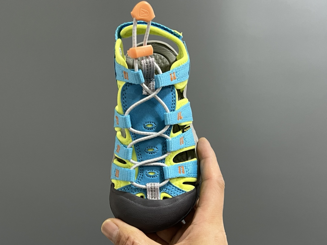 图片[8]-顶配版KEEN潮牌后跟魔术贴儿童涉水溯溪凉鞋 尺码：24-37码 超爱的户外潮牌—KEEN 后跟魔术贴设计，穿脱也超方便✌🏻 镂空设计，透气舒适☁️ 橡胶耐磨防滑大底，轻松应对各种地形环境[嘿哈]-选品中心