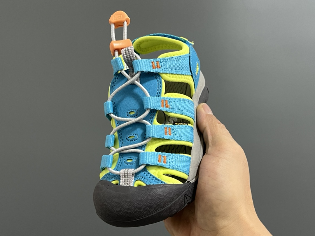 图片[3]-顶配版KEEN潮牌后跟魔术贴儿童涉水溯溪凉鞋 尺码：24-37码 超爱的户外潮牌—KEEN 后跟魔术贴设计，穿脱也超方便✌🏻 镂空设计，透气舒适☁️ 橡胶耐磨防滑大底，轻松应对各种地形环境[嘿哈]-选品中心