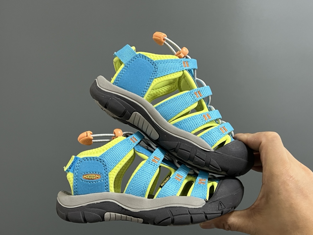 图片[9]-顶配版KEEN潮牌后跟魔术贴儿童涉水溯溪凉鞋 尺码：24-37码 超爱的户外潮牌—KEEN 后跟魔术贴设计，穿脱也超方便✌🏻 镂空设计，透气舒适☁️ 橡胶耐磨防滑大底，轻松应对各种地形环境[嘿哈]-选品中心