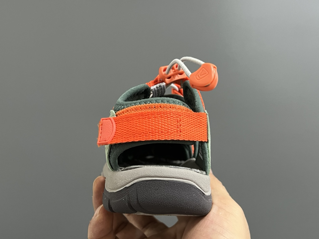 图片[7]-顶配版KEEN潮牌后跟魔术贴儿童涉水溯溪凉鞋 尺码：24-37码 超爱的户外潮牌—KEEN 后跟魔术贴设计，穿脱也超方便✌🏻 镂空设计，透气舒适☁️ 橡胶耐磨防滑大底，轻松应对各种地形环境[嘿哈]-选品中心