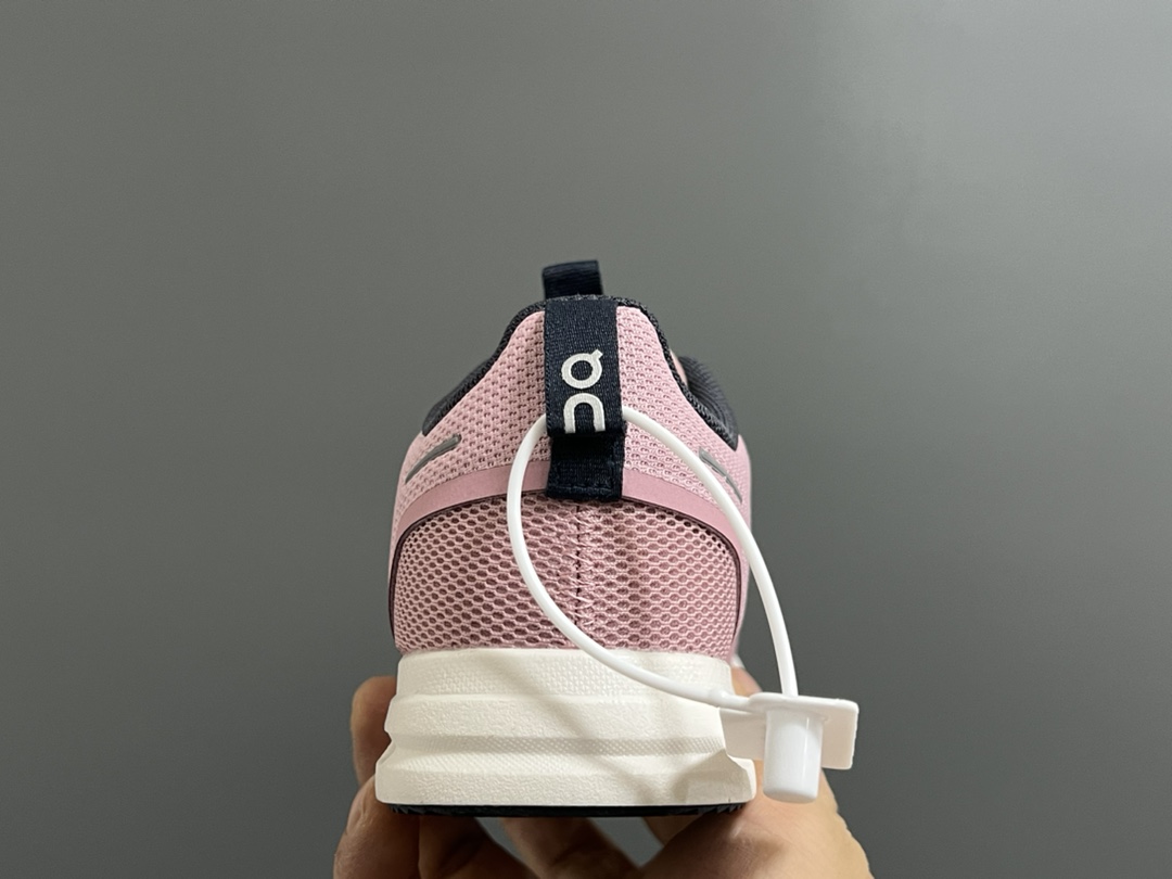 图片[7]-海外版昂跑魔术贴松紧带儿童运动鞋 尺码：27.5-35码 新工厂新工艺，价格超美腻👏🏻 来自瑞士🇨🇭的小众品牌🆕 超轻跑鞋款式，透气舒适☁️ 独特的Cloudtec鞋底科技，满足日常生活👍🏻 魔术贴➕松紧带设计，穿脱方便✔️-选品中心