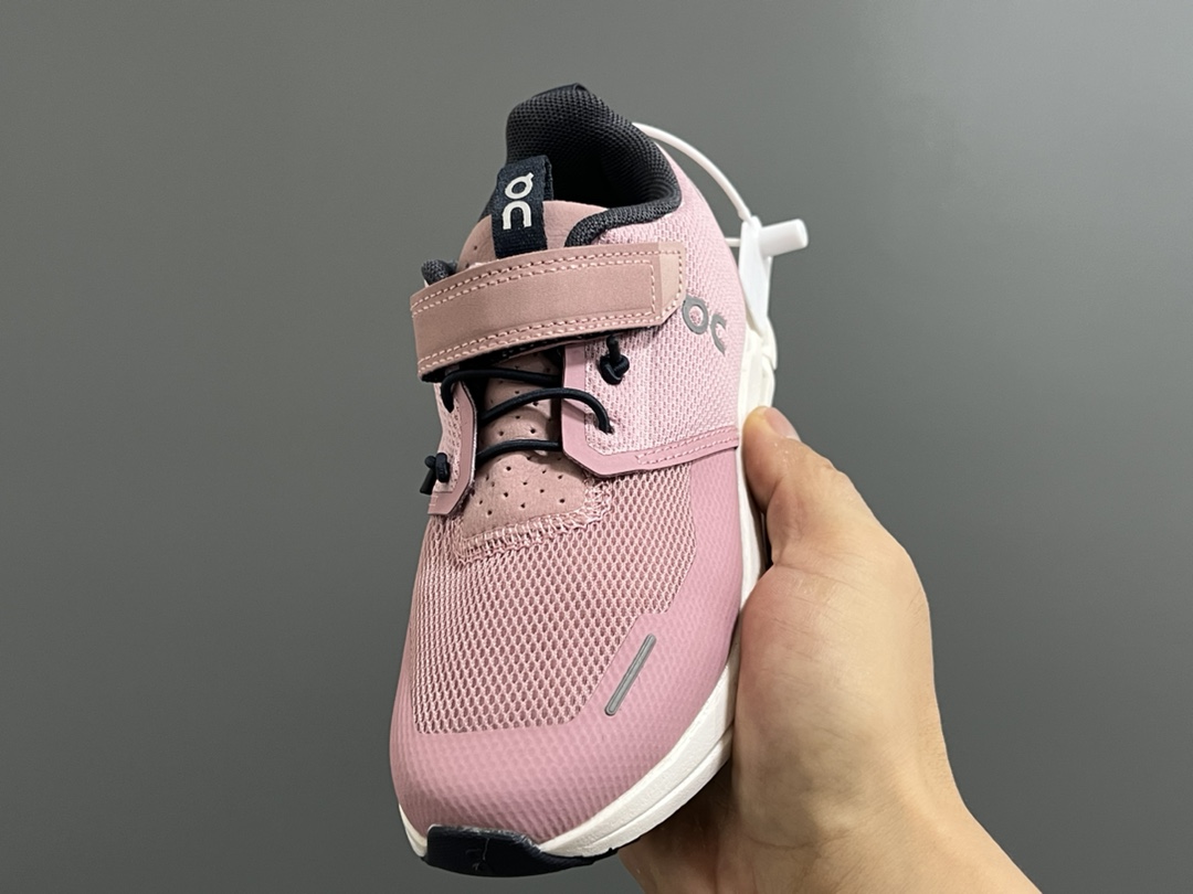 图片[3]-海外版昂跑魔术贴松紧带儿童运动鞋 尺码：27.5-35码 新工厂新工艺，价格超美腻👏🏻 来自瑞士🇨🇭的小众品牌🆕 超轻跑鞋款式，透气舒适☁️ 独特的Cloudtec鞋底科技，满足日常生活👍🏻 魔术贴➕松紧带设计，穿脱方便✔️-选品中心