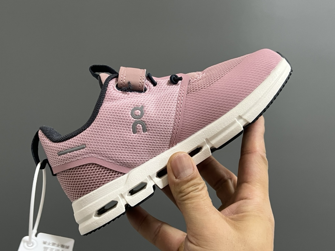 图片[6]-海外版昂跑魔术贴松紧带儿童运动鞋 尺码：27.5-35码 新工厂新工艺，价格超美腻👏🏻 来自瑞士🇨🇭的小众品牌🆕 超轻跑鞋款式，透气舒适☁️ 独特的Cloudtec鞋底科技，满足日常生活👍🏻 魔术贴➕松紧带设计，穿脱方便✔️-选品中心