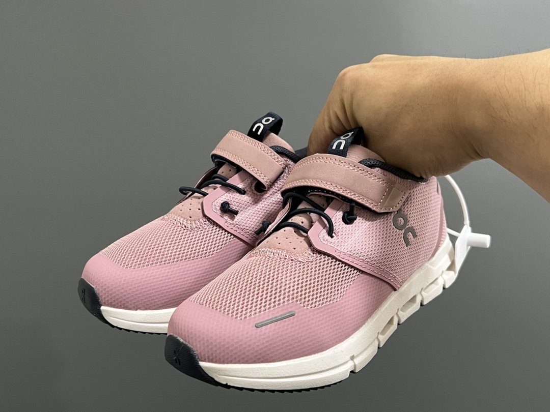 图片[2]-海外版昂跑魔术贴松紧带儿童运动鞋 尺码：27.5-35码 新工厂新工艺，价格超美腻👏🏻 来自瑞士🇨🇭的小众品牌🆕 超轻跑鞋款式，透气舒适☁️ 独特的Cloudtec鞋底科技，满足日常生活👍🏻 魔术贴➕松紧带设计，穿脱方便✔️-选品中心