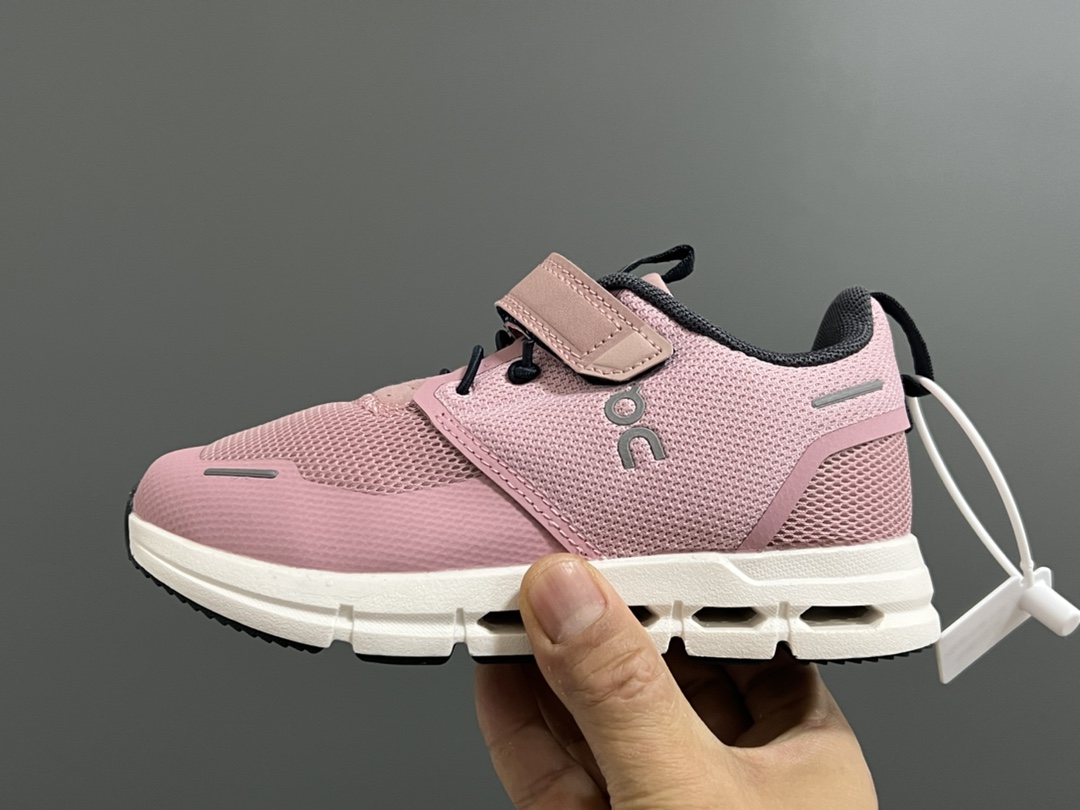 图片[4]-海外版昂跑魔术贴松紧带儿童运动鞋 尺码：27.5-35码 新工厂新工艺，价格超美腻👏🏻 来自瑞士🇨🇭的小众品牌🆕 超轻跑鞋款式，透气舒适☁️ 独特的Cloudtec鞋底科技，满足日常生活👍🏻 魔术贴➕松紧带设计，穿脱方便✔️-选品中心