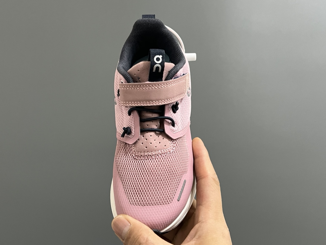 图片[8]-海外版昂跑魔术贴松紧带儿童运动鞋 尺码：27.5-35码 新工厂新工艺，价格超美腻👏🏻 来自瑞士🇨🇭的小众品牌🆕 超轻跑鞋款式，透气舒适☁️ 独特的Cloudtec鞋底科技，满足日常生活👍🏻 魔术贴➕松紧带设计，穿脱方便✔️-选品中心