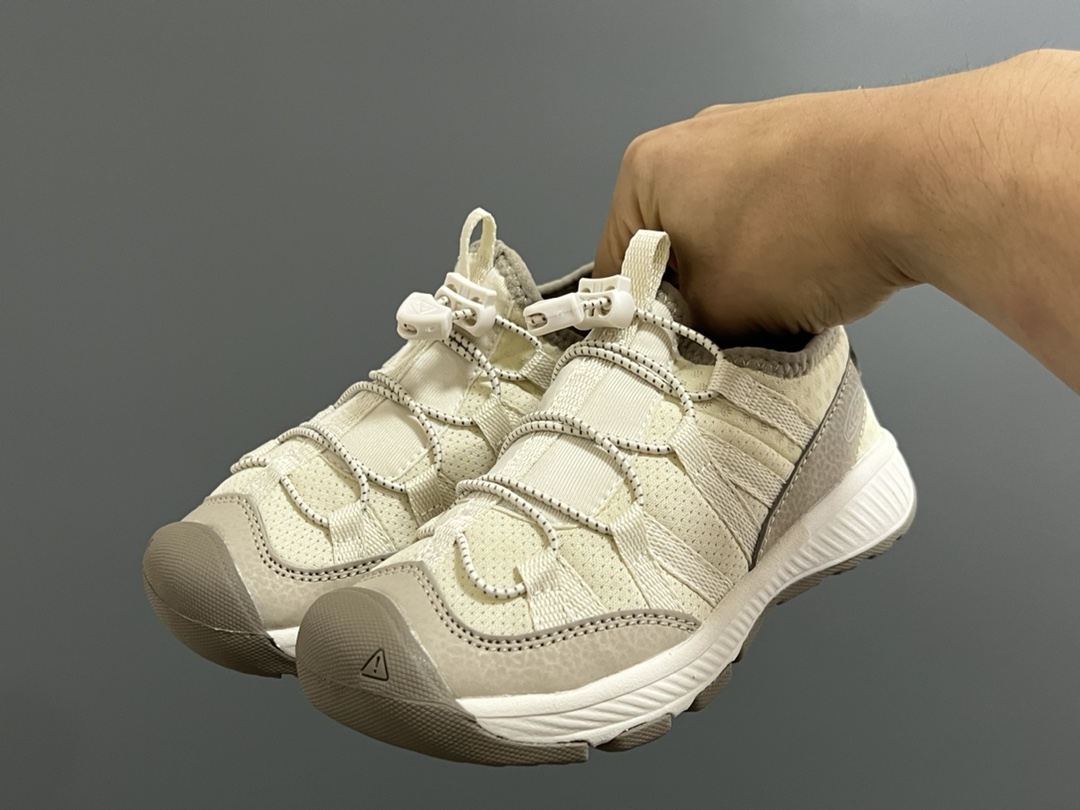 图片[2]-KEEN潮牌新款MOTOZOA超轻户外儿童跑鞋 尺码：23-37码 户外大佬—KEEN系列🆕 高端1：1原版定制，代购一鞋难求🔥. 防踢护鞋头设计，透气性网面拼接☁️ 独家定制耐磨防滑大底，满足户外各种地形和运动需求✌🏻-选品中心