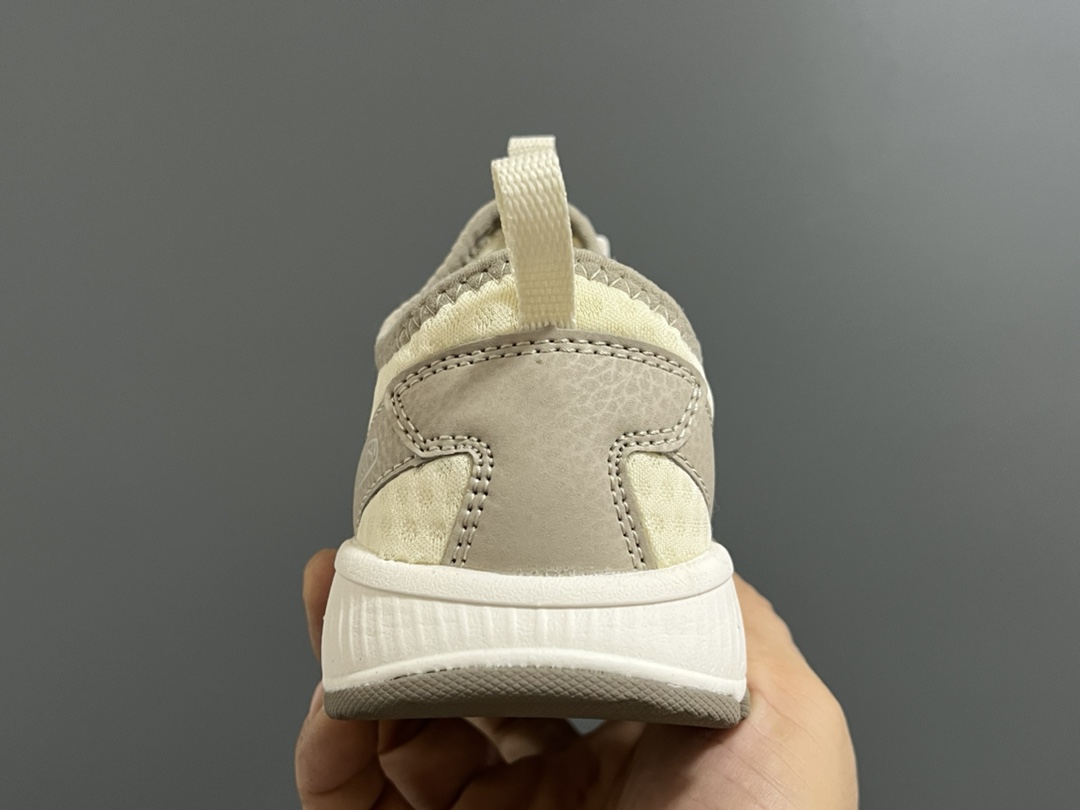 图片[7]-KEEN潮牌新款MOTOZOA超轻户外儿童跑鞋 尺码：23-37码 户外大佬—KEEN系列🆕 高端1：1原版定制，代购一鞋难求🔥. 防踢护鞋头设计，透气性网面拼接☁️ 独家定制耐磨防滑大底，满足户外各种地形和运动需求✌🏻-选品中心