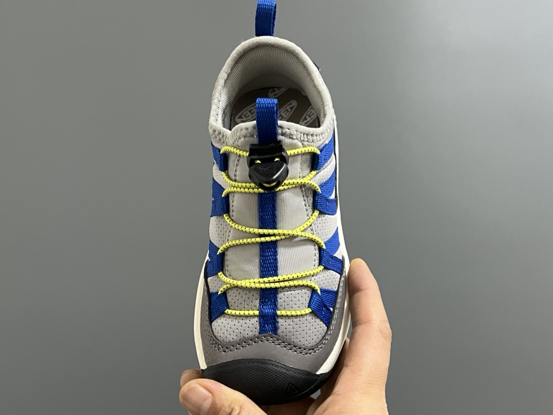 图片[8]-KEEN潮牌新款MOTOZOA超轻户外儿童跑鞋 尺码：23-37码 户外大佬—KEEN系列🆕 高端1：1原版定制，代购一鞋难求🔥. 防踢护鞋头设计，透气性网面拼接☁️ 独家定制耐磨防滑大底，满足户外各种地形和运动需求✌🏻-选品中心