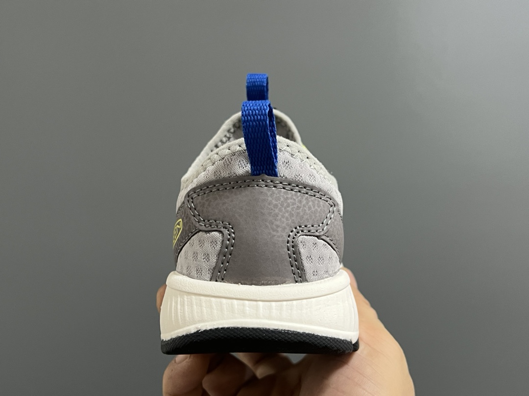 图片[7]-KEEN潮牌新款MOTOZOA超轻户外儿童跑鞋 尺码：23-37码 户外大佬—KEEN系列🆕 高端1：1原版定制，代购一鞋难求🔥. 防踢护鞋头设计，透气性网面拼接☁️ 独家定制耐磨防滑大底，满足户外各种地形和运动需求✌🏻-选品中心